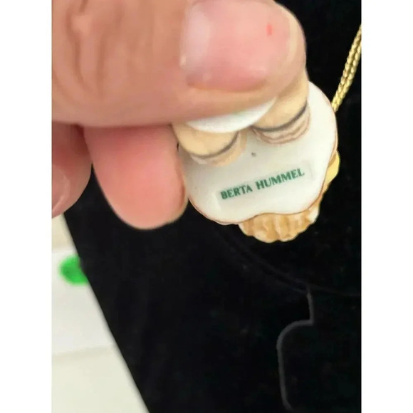 1997 Berta Hummel Goebel 'Surprise For You' Holiday Ornament - Picture 5 of 7